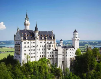 Allemagne - Le château de Neuschwanstein Allemagne château de Neuschwanstein vue ciel bleu nature